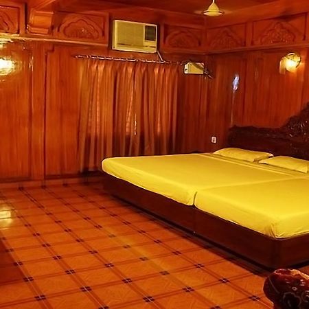 Hotel Sagar Kambam エクステリア 写真